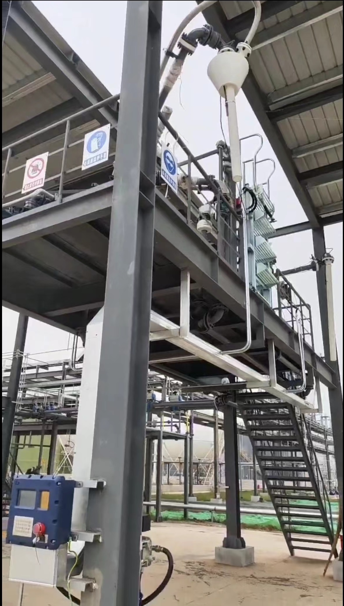 發(fā)煙硫酸、硝酸、液堿、氯化銨、鹽酸、定量